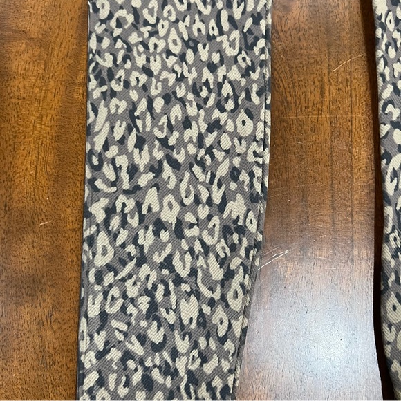 Spanx Look At Me Now Leopard Print Seamless Knit Leggings Size Small - Picture 6 of 8